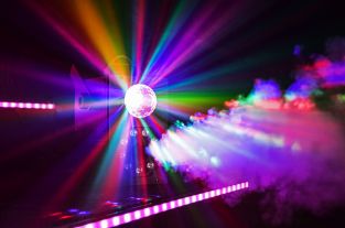 QTX SpheroSmoke: Compacte 400W LED-mistmachine met RGB Magic Ball-effect